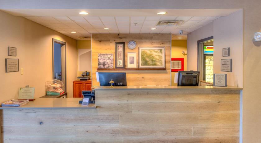 Country Inn & Suites by Radisson, Crystal Lake, IL photo