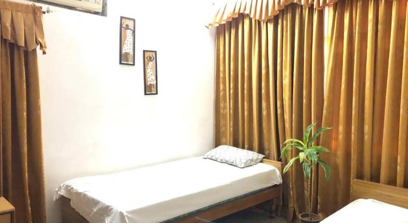 Online room booking for guest photo