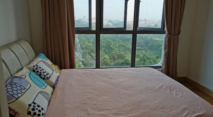 Image of Apartment with Balcony and Garden View 15