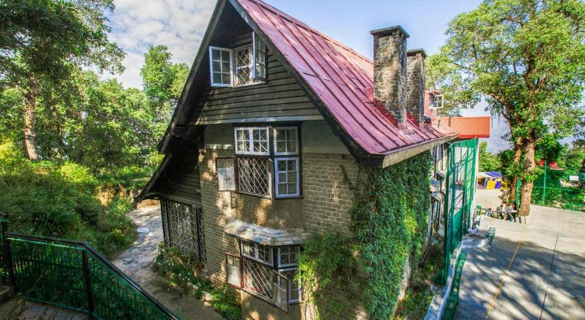 StayVista at Northwood Cottage with Vintage Luxury — Hotel in Shimla