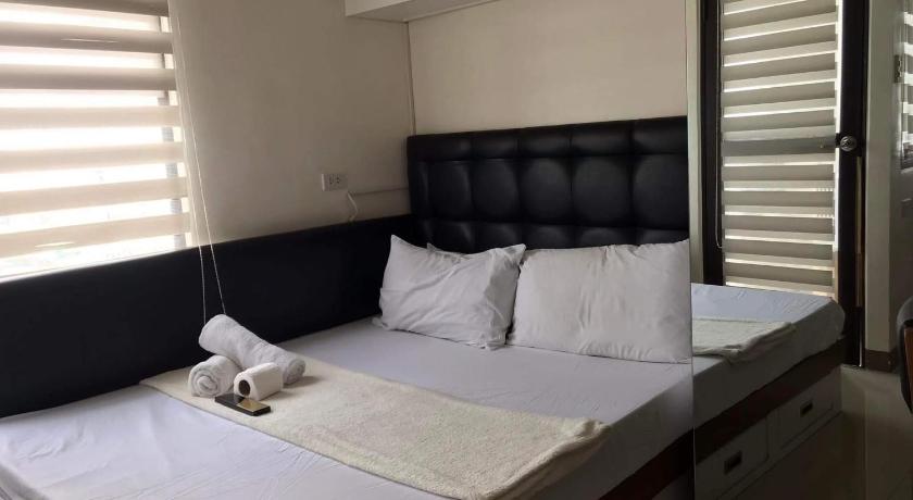 Mabolo Garden Flat A6 with free Rooftop Pool photo
