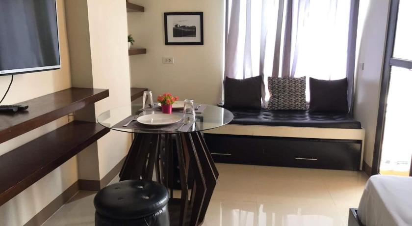 Mabolo Garden Flat A6 with free Rooftop Pool photo