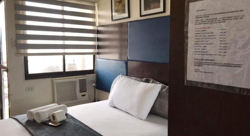 Mabolo Garden Flat A6 with free Rooftop Pool photo