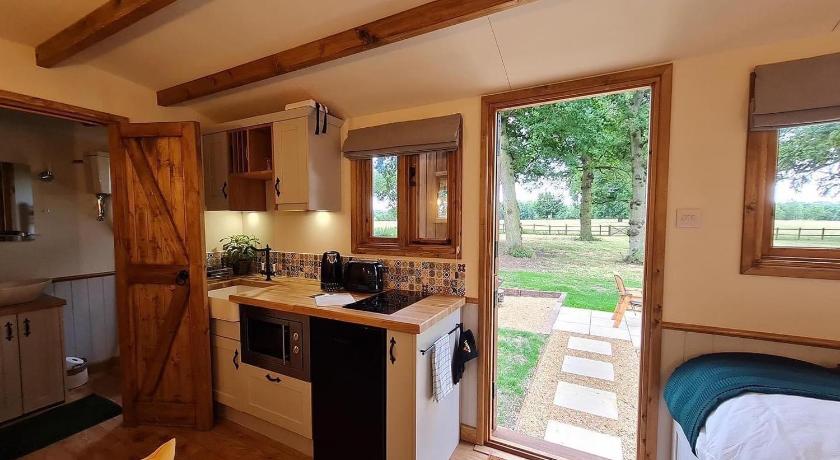 The Owls Rest Shepherds Hut Hethel photo