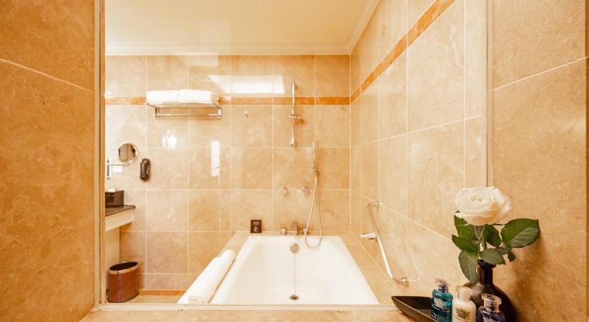 صورة DELUXE KING SUITE CITY VIEW 15