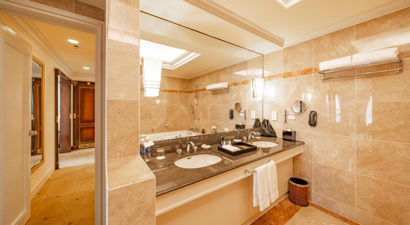 Image of DELUXE SUITE KING RIVER VIEW 12