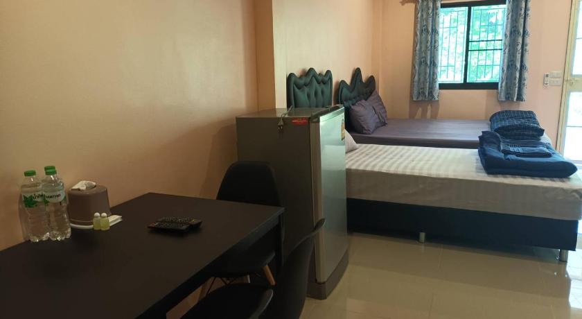 カンチャナブリ Pornsomkit room 3つ星 ホテル プール