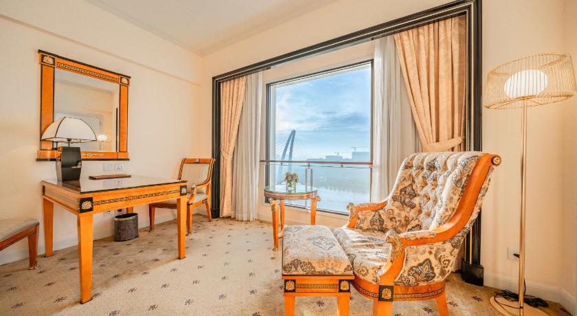 Image of EXECUTIVE TWIN RIVER VIEW 12