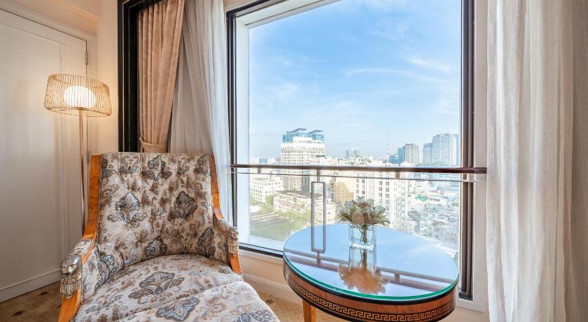 Image of Executive Twin City View 14