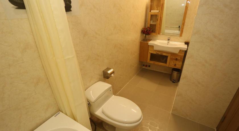 a bathroom with a toilet and a sink, Thuy Sakura Hotel & Serviced Apartment in Ho Chi Minh City