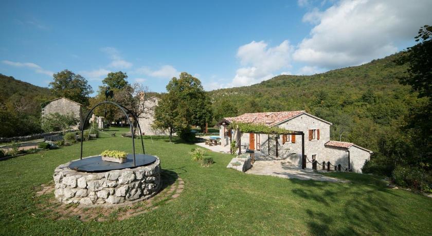 Family friendly house with a swimming pool Roc, Central Istria - Sredisnja Istra - 17446 — Hotel in Buje