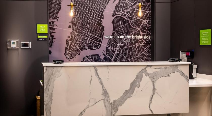 La Quinta Inn & Suites by Wyndham Times Square South photo