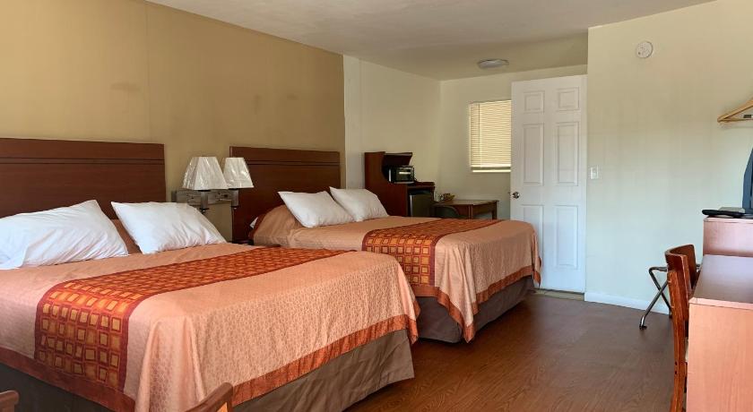 Redwood Inn photo