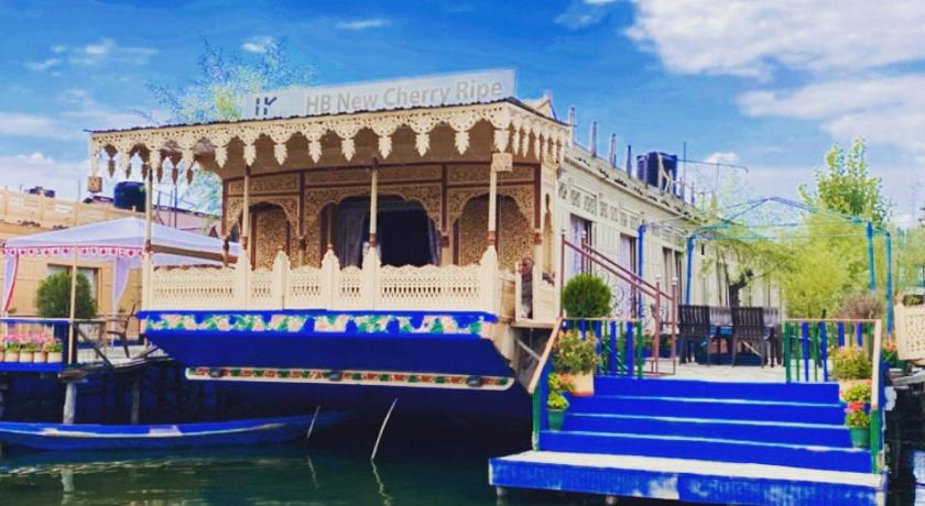House boat New cherry ripe Group of Houseboats — Hotel in Srinagar