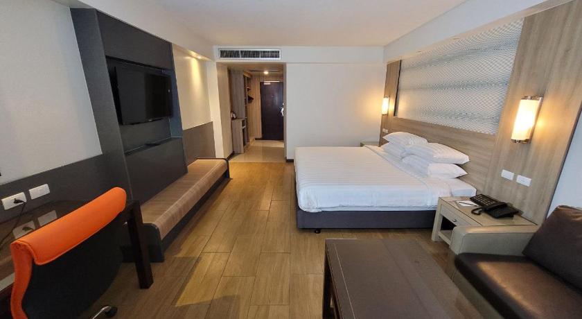 Image of Deluxe King Bed - Smoking 8