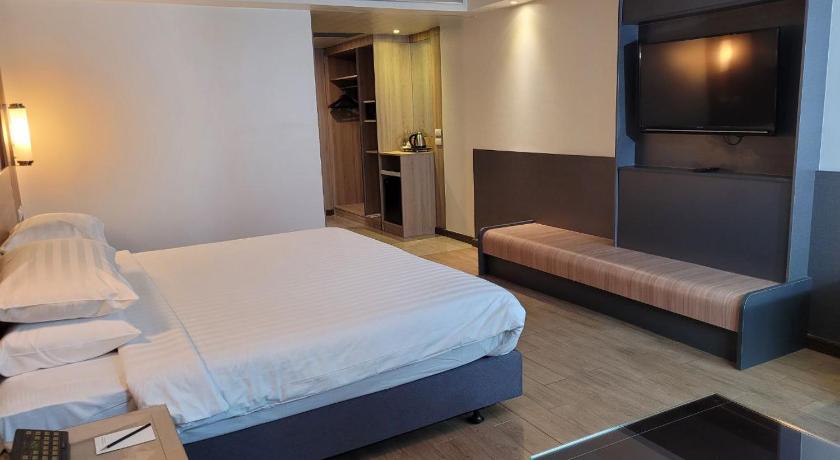 Image of Deluxe King Bed - Smoking 17