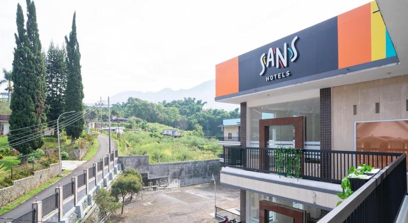 Sans Hotel Queen Batu – Malang, ID