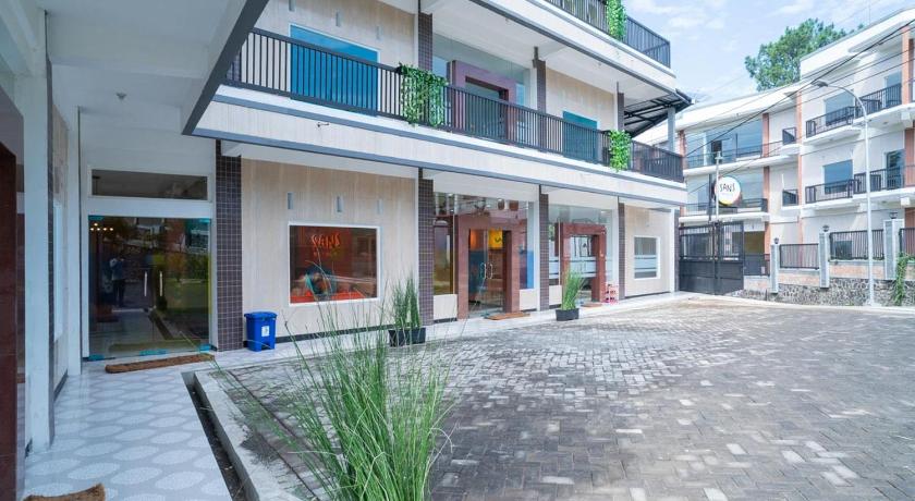 Sans Hotel Queen Batu – Malang, ID