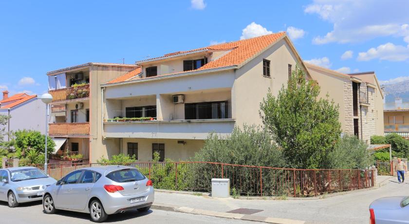 Apartments with WiFi Split - 18336 — Hotel in Split