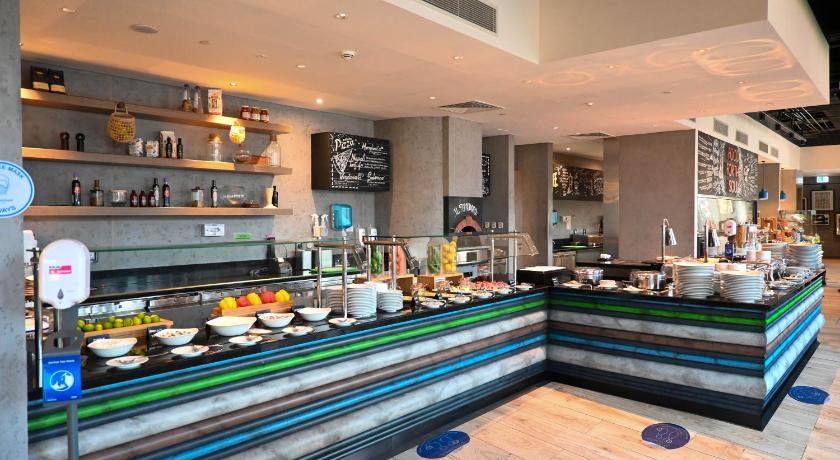 Mercure Dubai Gold District - image 8