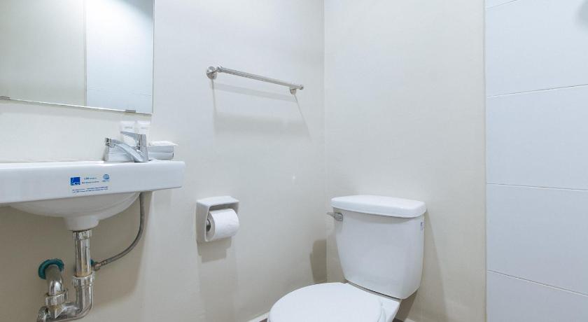 Filmore Suites Makati photo
