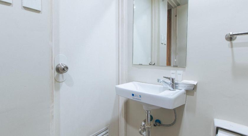 Filmore Suites Makati photo