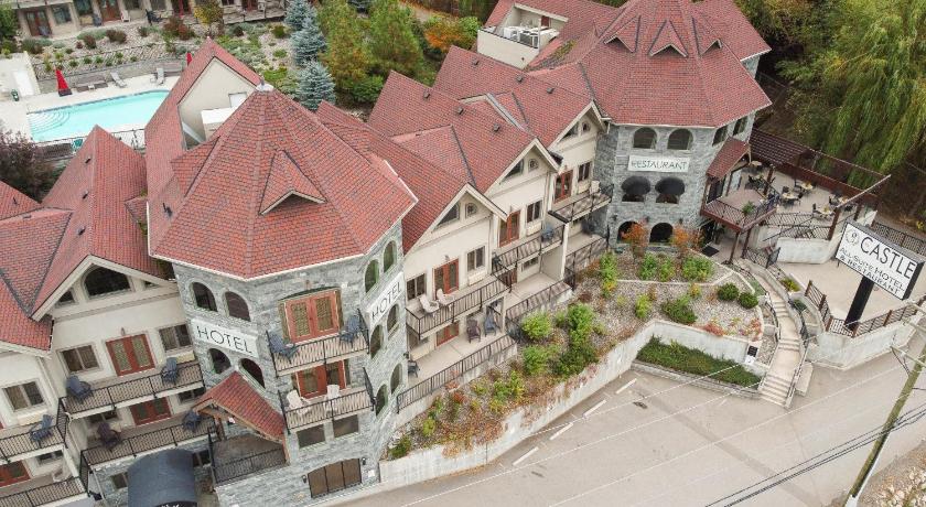 The Castle at Swan Lake — Hotel in Vernon (BC)