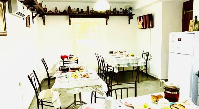 Denis House - Private Rooms & Guesthouse Gjirokastra photo