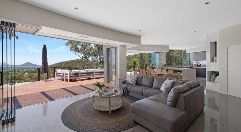 Grandview - Luxurious Entertainer with Spectacular Views — Hotel in Port Stephens