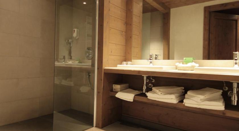 Image of Deluxe Double Room 7