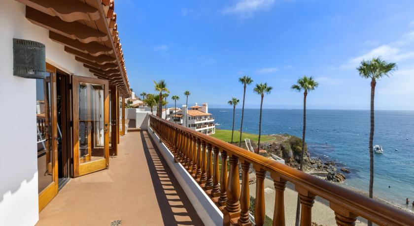 아발론 (CA) 10-Star Condo 21 Steps from Top - Premium Ocean View Corner Unit Fireplace New Golf Cart - HC245 4성급 숙소 객실