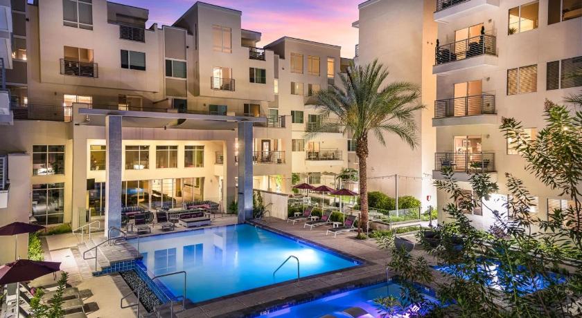 Modern CozySuites - paradise under the palm trees! photo