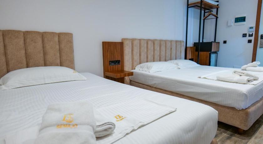 Foto, millel on kujutatud Kolmeinimesetuba rõduga (Triple Room with Balcony) 7