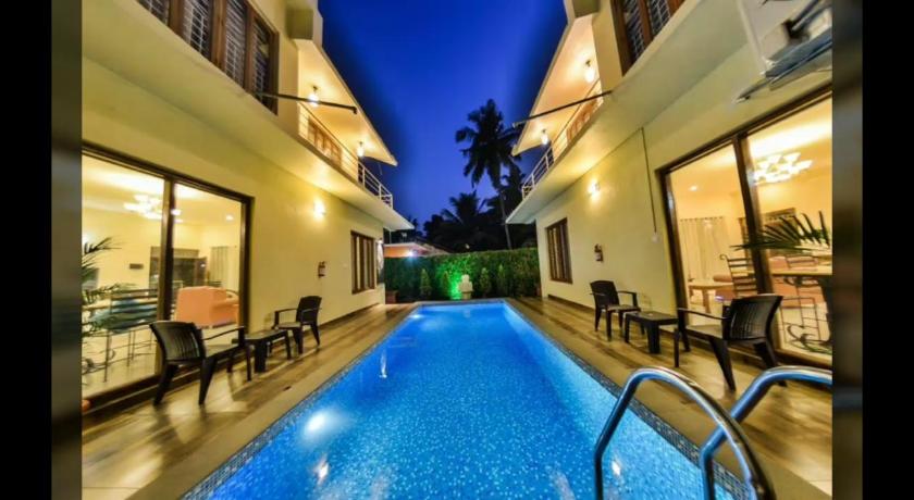 PRISM GRAND VILLAS 8BHK with 2 Livings &amp; 2 Private Pools — Hotel in Goa