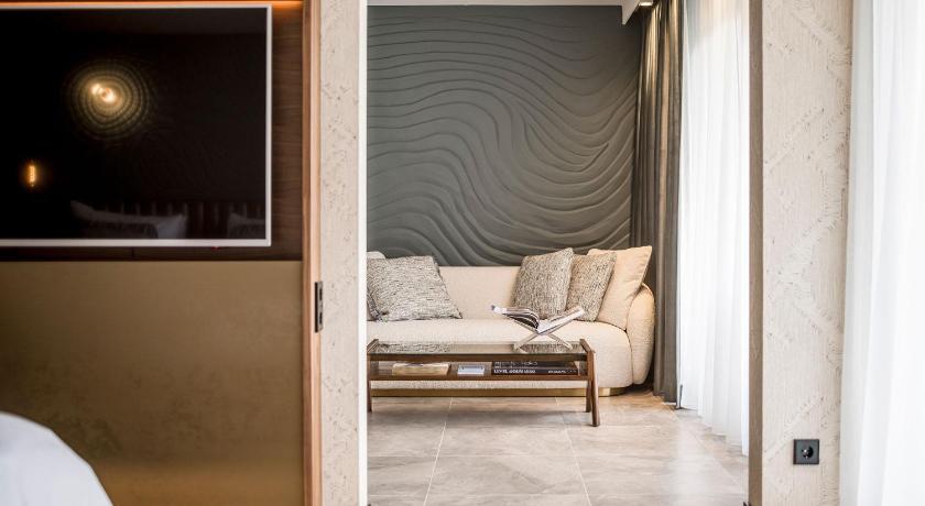 Image of Dutch King Junior Suite with Balcony 7
