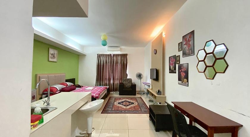 Private Studio Viana Court Service Apartment 2 with private parking photo