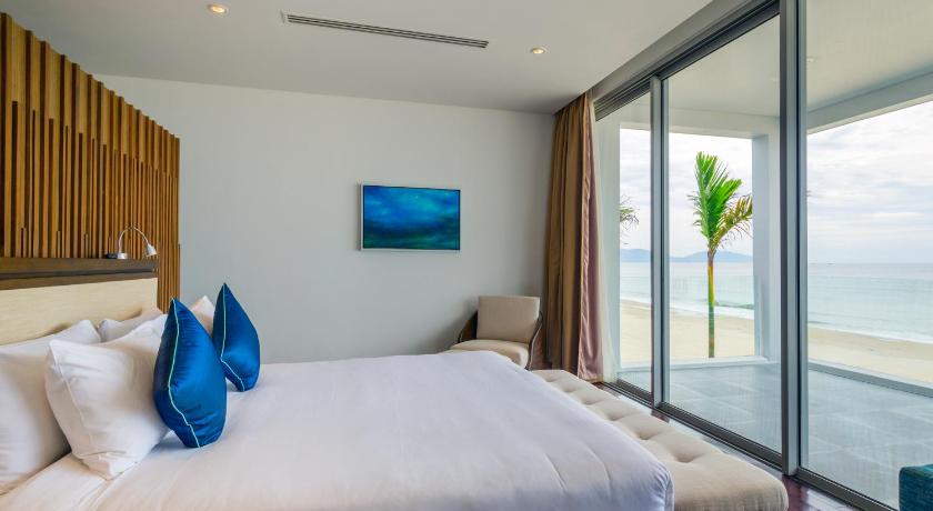 Image of 5-Bedroom Sea View Villa 5