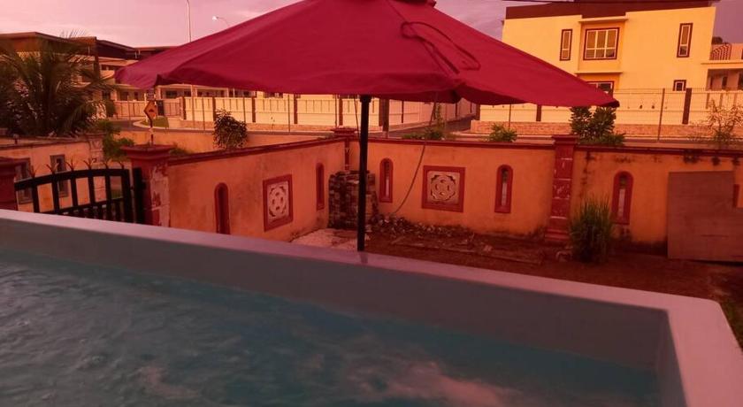 Homestay Port Dickson 4- bedroom corner lot with private pool — Hotel in Siliau