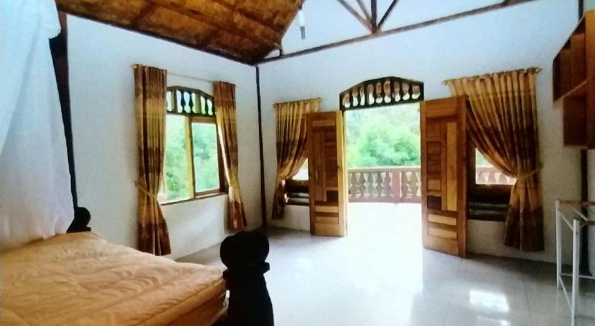 Deluxe Double Room with Balcony, Batu Kapal Guest House in Timbang Lawan