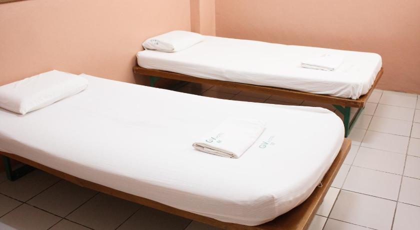 Image of Standard Twin 1