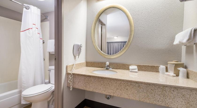 Red Roof Inn Rockford East – Casino District photo