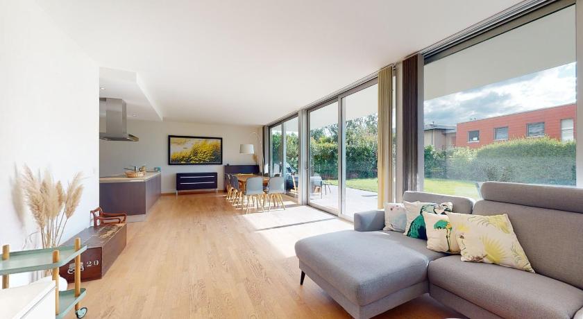 Spacious family apartment in La Tour-de-Peilz — Hotel in Montreux