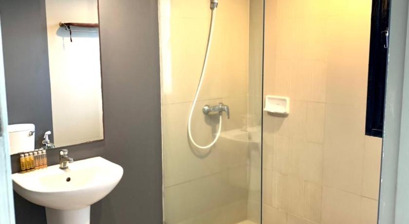 Image of Deluxe Triple Room with Shower 1