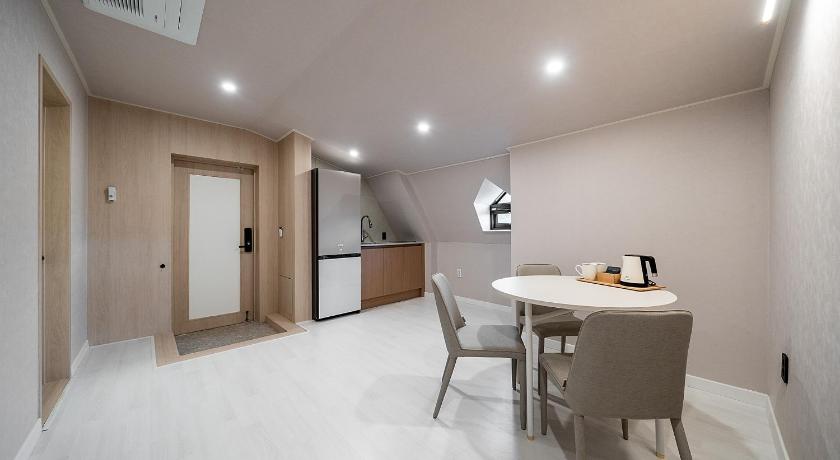 Image of Rooftop 2-Bedroom Suite 5