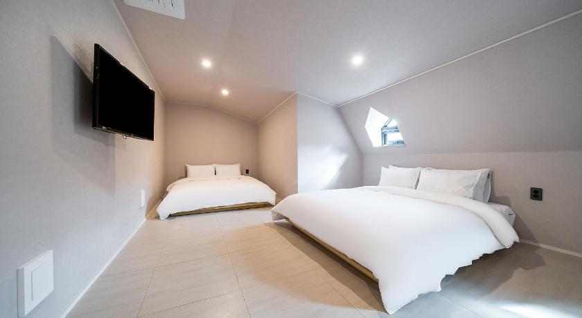 Image of Rooftop 2-Bedroom Suite 3