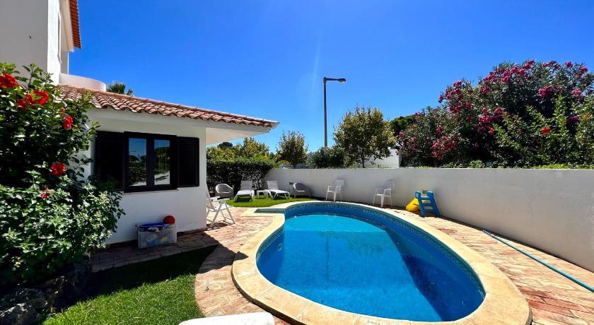 Vilamoura Traditional Villa with Pool by Homing