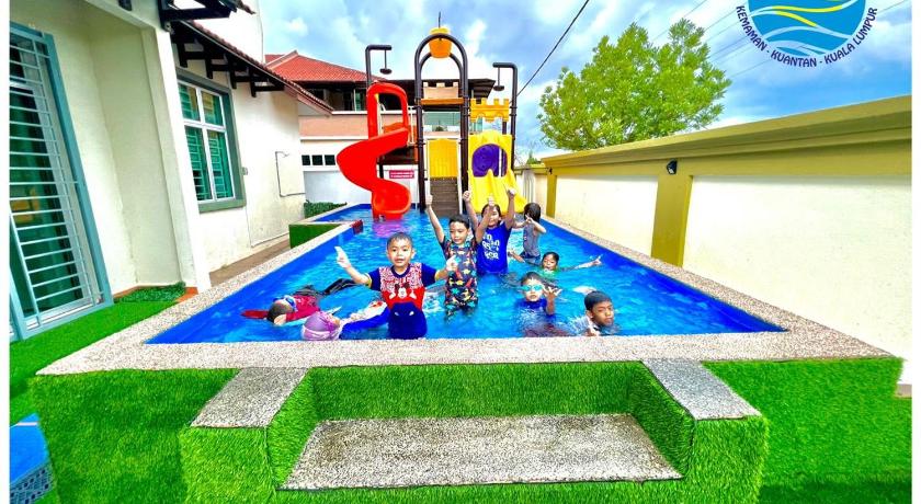 Private Water Park at Cozy House HS Sweet Homestay — Hotel in Chukai