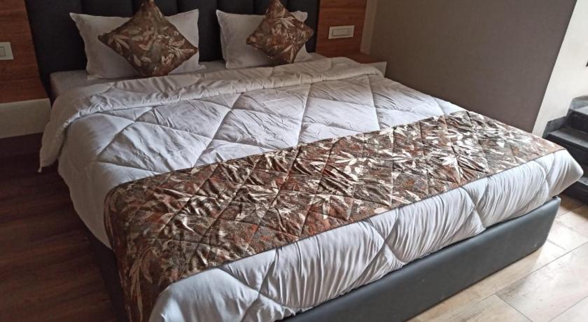 Hotel Golden Leaf photo