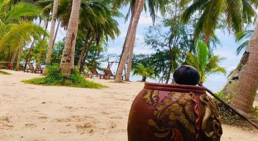 Kiki Coconut Beach Resort photo