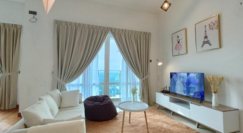 Tritower, 5mins to CIQ, Luxury apartment in JB town photo